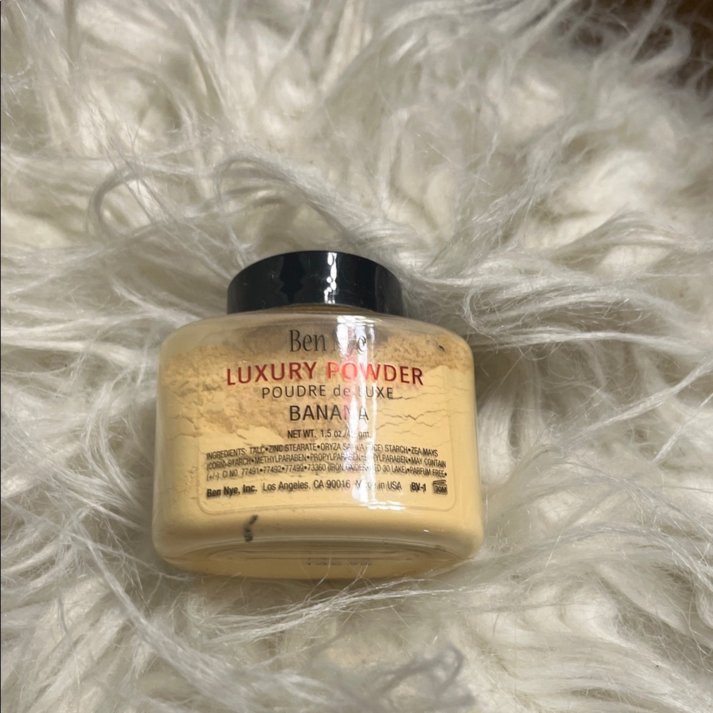 Ben Nye Luxury Powder in Banana Shade
